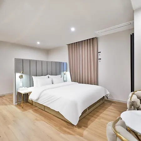 Den Basta Hotel Hadan